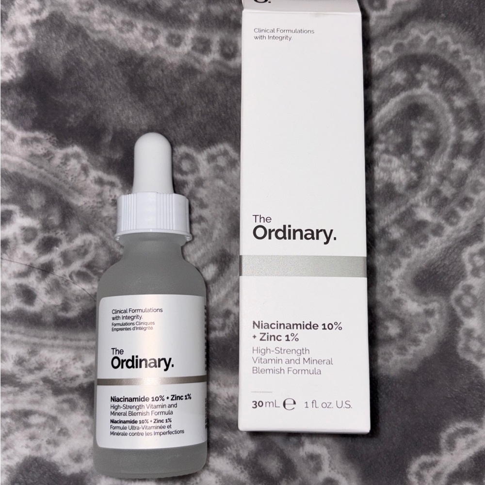 The Ordinary Niacinamide 10% + Zinc Oil control.